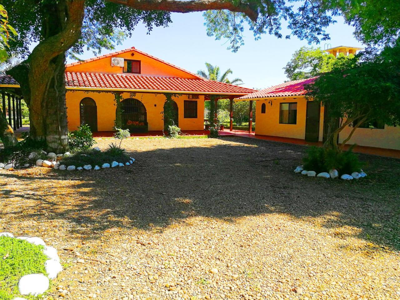 Los Jazmines Hotel Resort Warnes Exterior photo