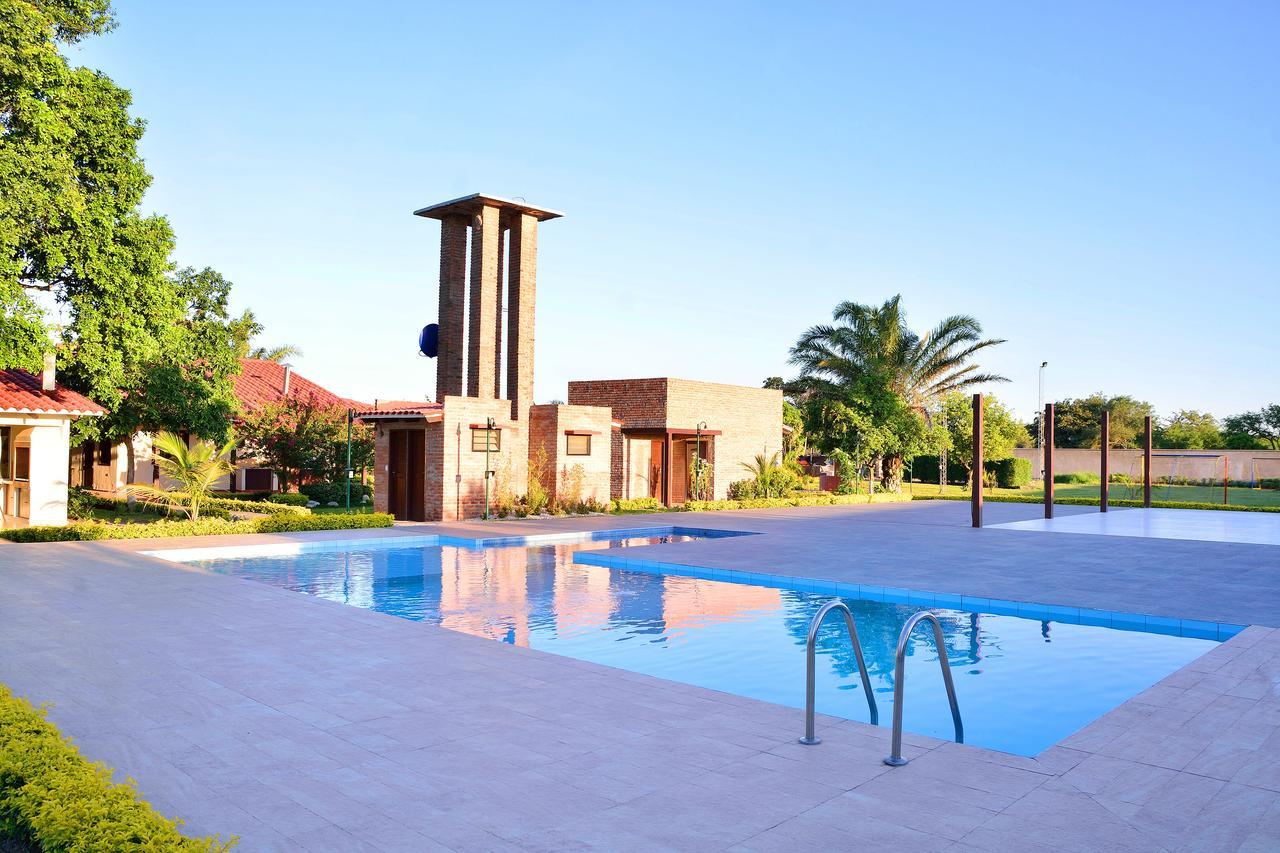 Los Jazmines Hotel Resort Warnes Exterior photo